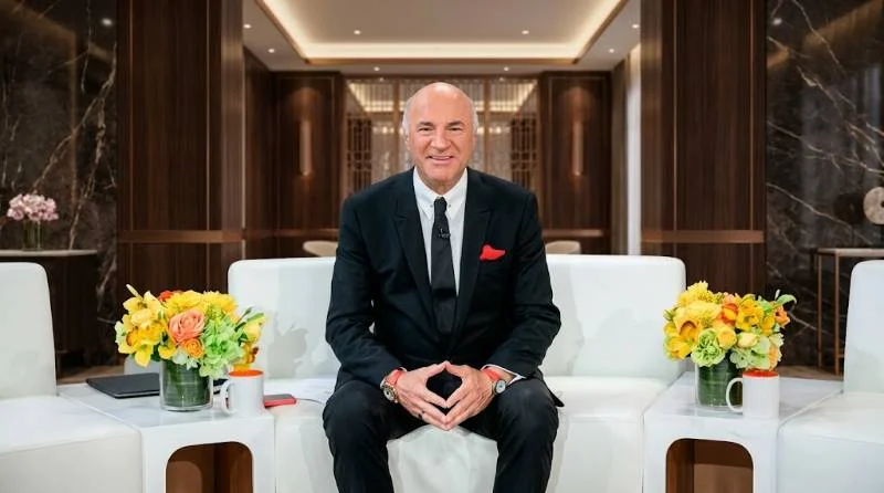 Kevin O’Leary listening to a pitch on a television investing set